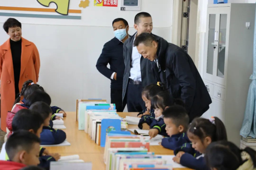 罗麦启明公益基金会图书捐赠项目走进兰坪县