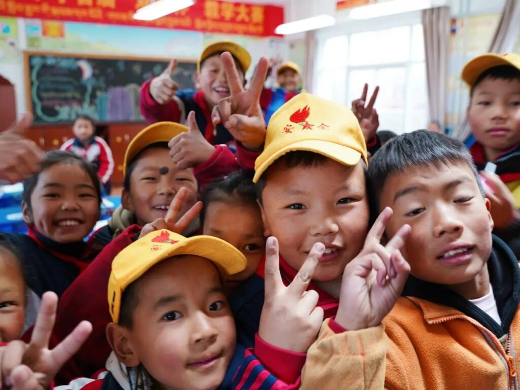 源初公益基金会赴西藏林芝市米林县派镇小学举行爱心助学活动 