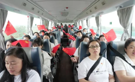 西柏坡教育、手绘蓝图、书画摄影、参观座谈 金木集团迎7.1活动丰富多彩