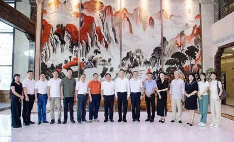 福建省政协原副主席、海峡两岸茶业交流协会会长林钟乐莅临理想华莱调研