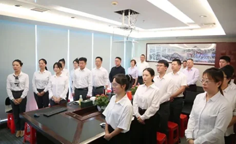 绿之韵数字化组织观看抗战胜利80周年大会