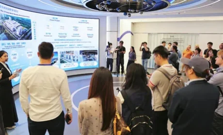 中外记者走进福瑞达 “美妆智造”成果受关注