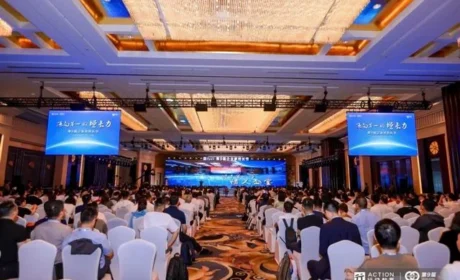 卫康王宗继荣膺“2025十大企业家校长”