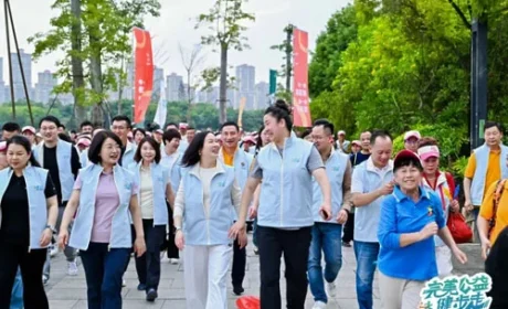 益起为她筑梦芳华 完美公益健步走南宁站开走