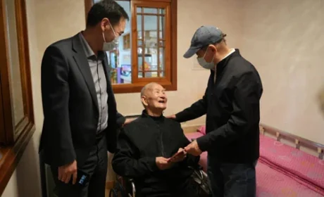 三生携海曙区慈善总会开展百岁老人慰问活动