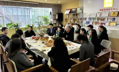 新时代领导调研贵州遵义市场并参加座谈会