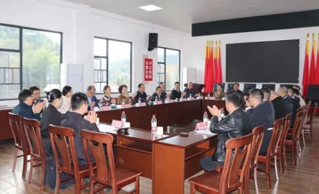 胡国安陪长沙市人大常委会副主任赴浏阳调研