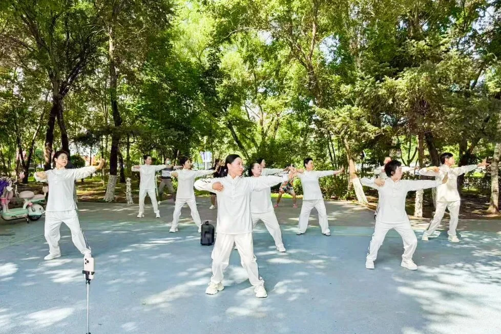 无限极 | 从客厅到社群：中华养生顾问与她们构建的“新附近”