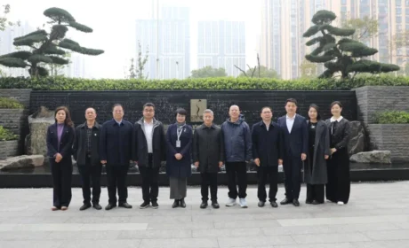 湖南省人大常委会副主任胡旭晟一行莅临绿之韵中心调研