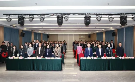 骐骥驰骋 同心致远 | 绿之韵集团2025年终总结表彰暨新春团拜会圆满举行