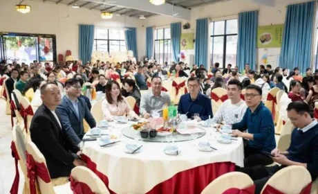 香雪化州中药厂迎新会：以灯塔智慧点亮未来