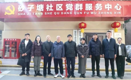 绿之韵胡国安代表走进长沙砂子塘社区持续开展爱心慰问活动