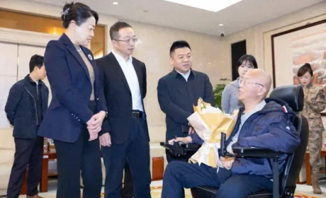 中国医师协会以岭关爱医师健康专项基金慰问活动在沪开展