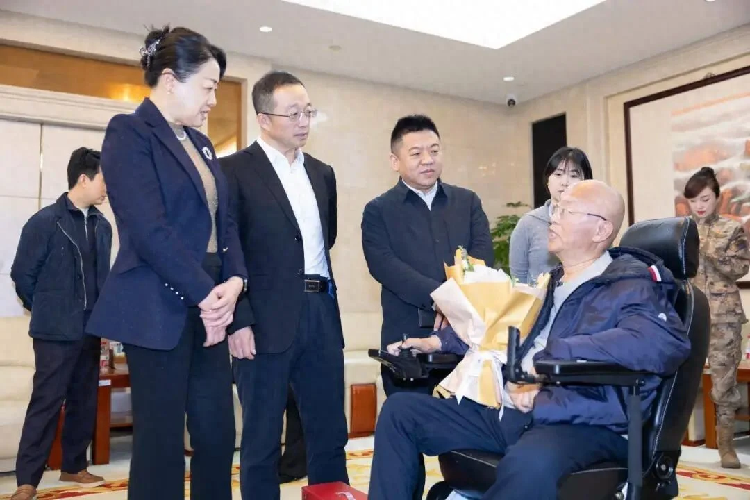 中国医师协会以岭关爱医师健康专项基金慰问活动在沪开展