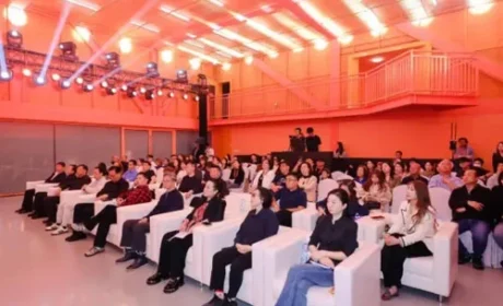 天狮臻然Herbliss李悦绮出席北影节论坛