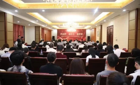 康美举行中药传承工作室出师暨揭牌拜师典礼