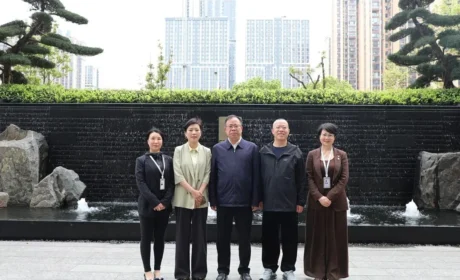 湖南省浏阳市政协党组书记、主席秦跃平一行莅临绿之韵中心调研