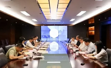 深圳市福田区总工会常务副主席林伟斌一行赴康美药业调研并召开工企交流座谈会