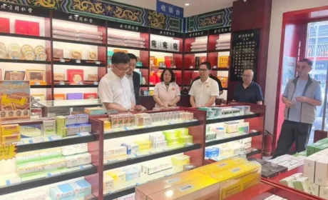 同仁堂 | 邸淑兵深入基层门店蹲点调研