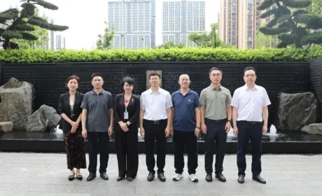 长沙市政协副主席黄锋一行莅临绿之韵中心调研指导
