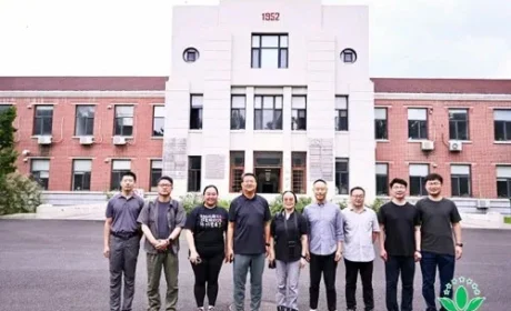 沃德绿世界访沈阳农业大学 共谋蓝莓产业合作
