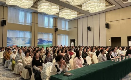 国珍科技“无龄榜样 魅力人生”主题活动走进新疆塔城