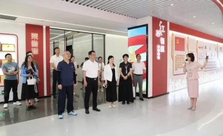 湖南艺术职业学院党委书记一行莅临绿之韵调研