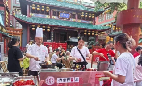 同仁堂携手火宫殿 以美食为桥传播中医药文化