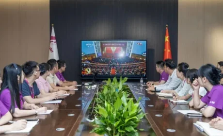 三八妇乐收看中国共产党成立105周年大会