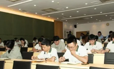 圃美多乐活举办员工法律法规专题培训会