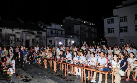 让阳光照进乡村儿童的内心——自然阳光游山村童伴之家三周年：一场暴雨也浇不灭的联欢会