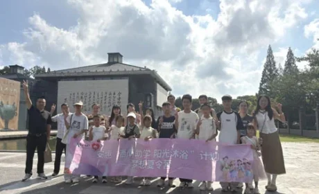 《江海潮生》央视热播 安惠师生追剧来打卡