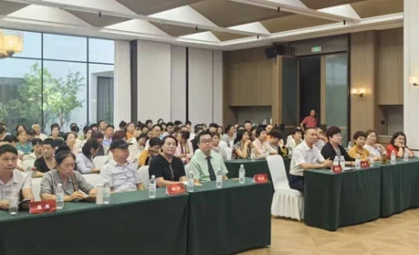 新时代“无龄榜样 魅力人生”活动走进襄阳