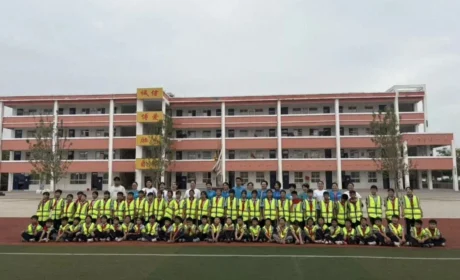 艾多美“艾是一道光”公益活动走进徐州丰县师寨镇中心小学