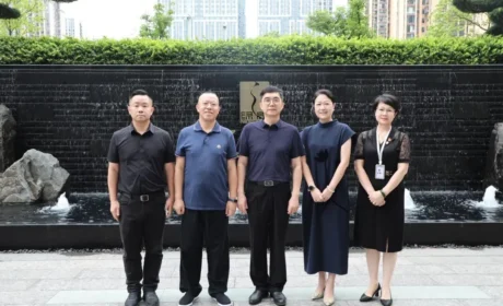 湖南省商务厅副厅长石峰岗一行莅临绿之韵集团调研