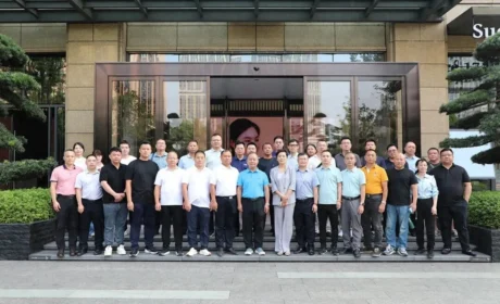 广东省梅州市林业局党组副书记、副局长刘敬东一行莅临绿之韵集团调研