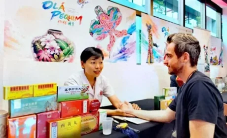 跨越山海传经典 情暖银龄护安康|同仁堂双线参展讲好中医药故事