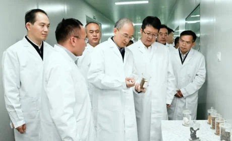 吉林省委书记黄强在东阿阿胶（吉林）药业公司调研