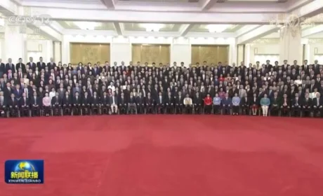 完美古润金董事长出席中国侨联成立70周年纪念大会